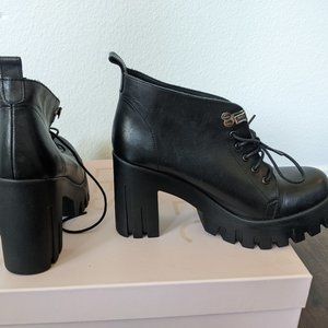 Shellys London platform boots (mint condition)